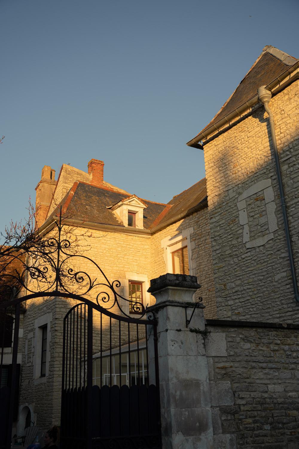 L'Escapade Place Voltaire Vermenton Exterior foto